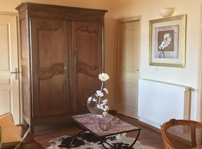 ベッド・アンド・ブレックファスト La Chauviere *